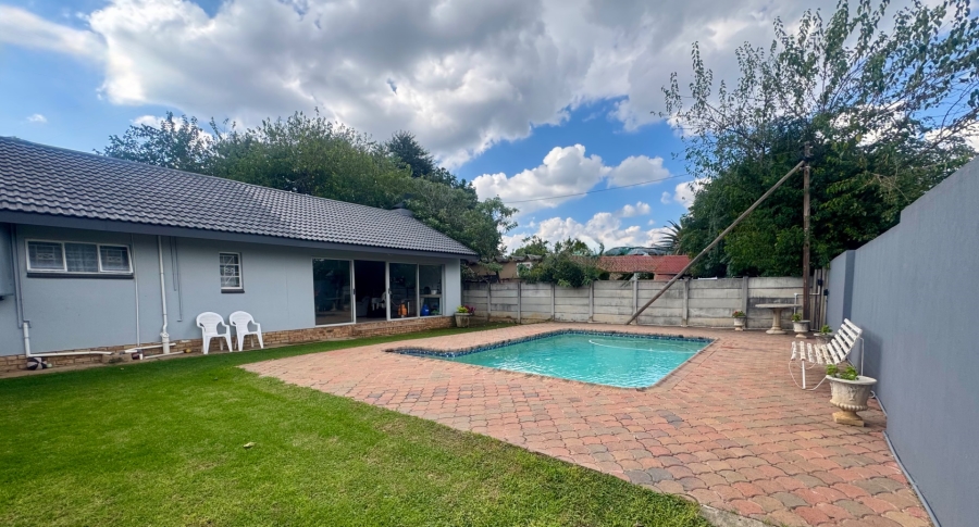 4 Bedroom Property for Sale in Flamwood North West